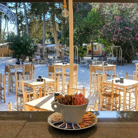 Baia Dei Micenei Кемпинг *