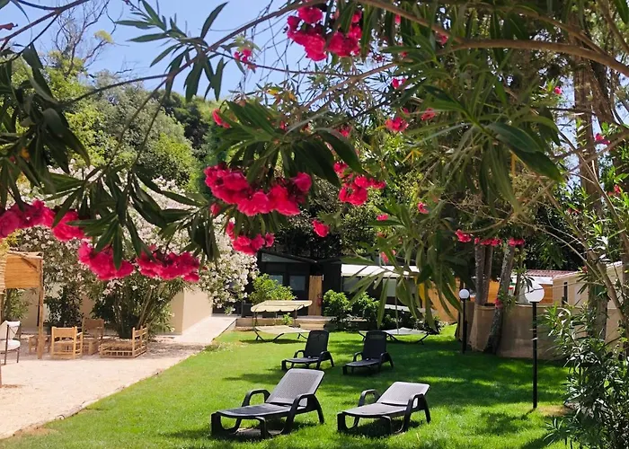 Baia Dei Micenei Кемпінг