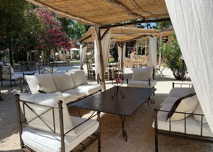 Baia Dei Micenei Кемпинг *