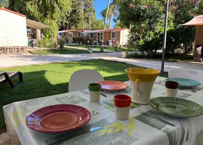 Baia Dei Micenei Кемпинг *