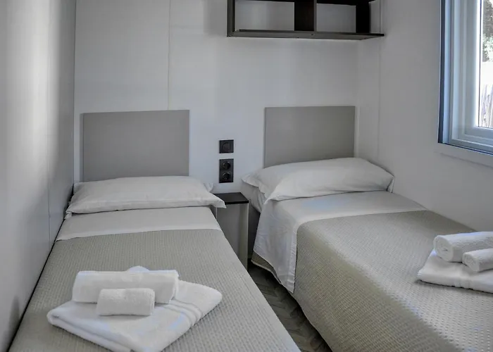 Baia Dei Micenei Кемпинг *