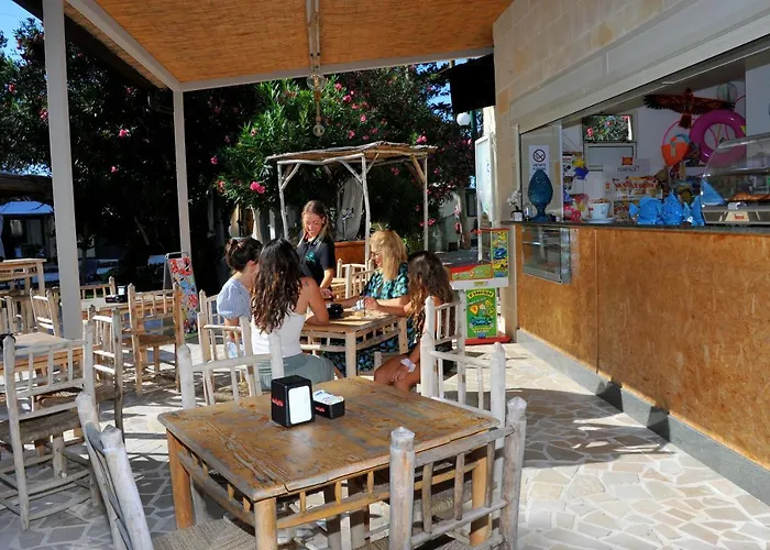 Baia Dei Micenei Кемпинг *