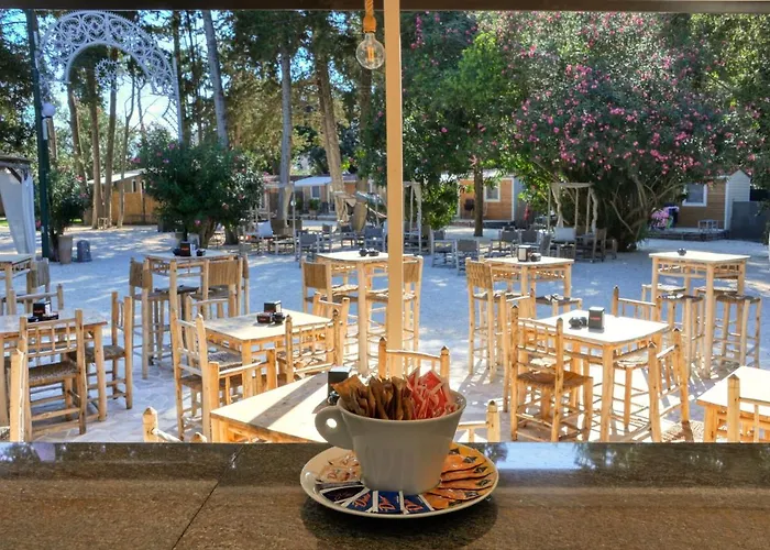 Baia Dei Micenei Кемпинг *